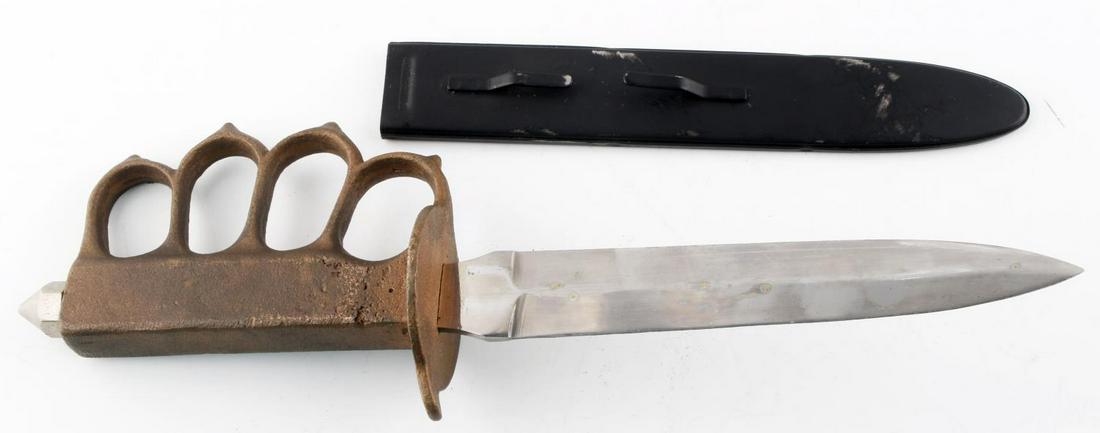 WWI US 1918 KNUCKLE DUSTER FIGHTING KNIFE REPRD: Reproduction WWI blade, but a very serviceable reproduction. United Maker on stainless steel blade, with scabbard, and has an overall length of 11 1/2 inches.