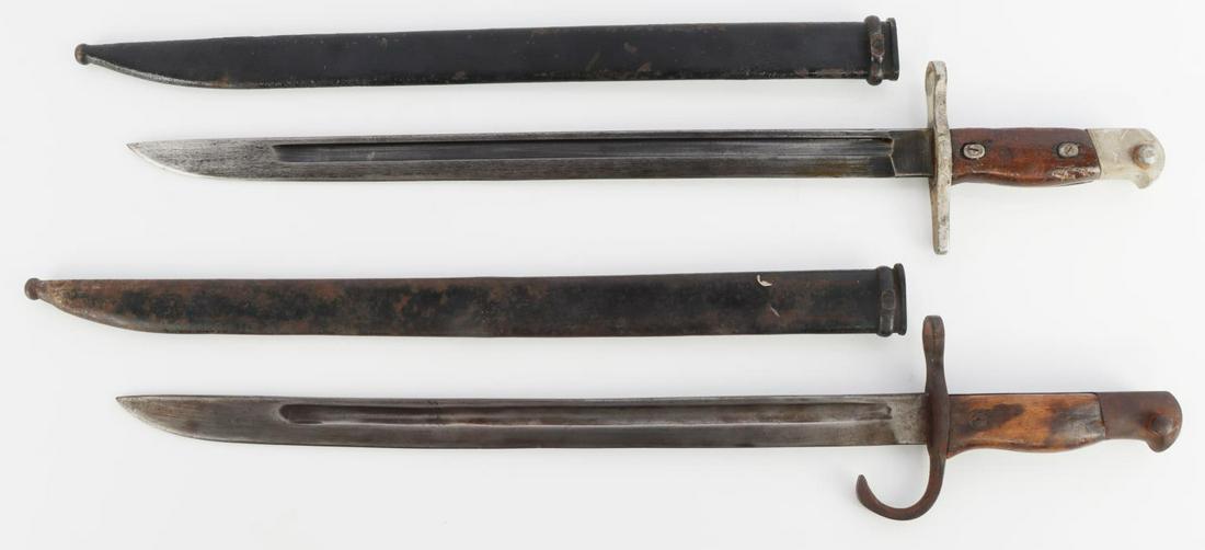 2 WWII JAPANESE ARISAKA BAYONET LOT: One curved and one straight quillion. Straight quillion is Mumm and maker marked, the curved is not. The straight blade is in very good condition while the curved is in good condition.