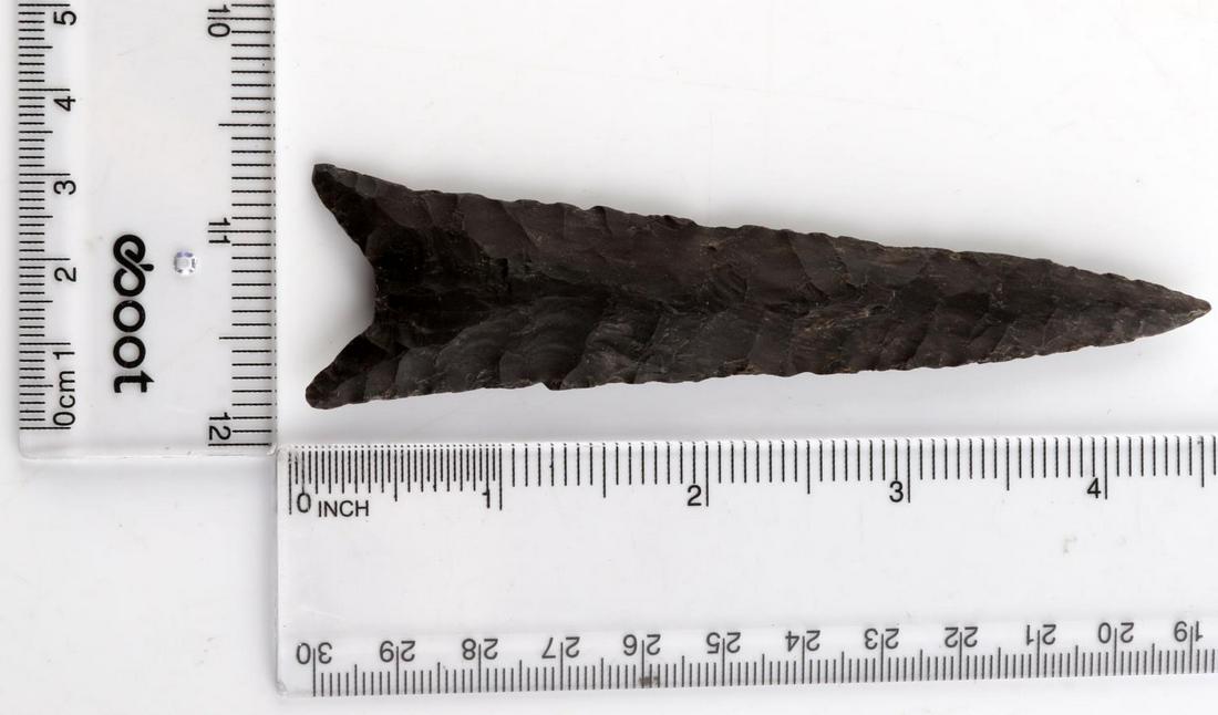 4 1/2 INCH DALTON NATIVE AMERICAN ARROWHEAD: Nice patination. Perry county Tennessee found. Good auricles.
