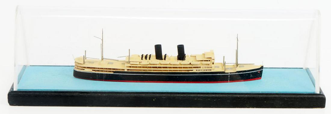 BASSET LOWKE SHIP MODEL VICEROY OF INDIA: Measures 6 1/4 inch, in triangular top case, very good original condition.