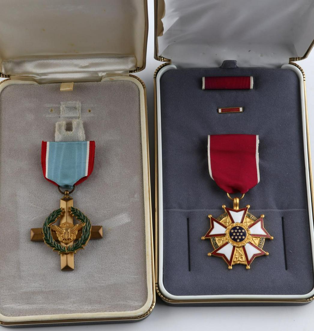 4 US NAVY ARMY AIR FORCE BOXED MEDAL LOT: Includes US Navy Distinguished service, Air Force Cross, Air Force Distinguished Service, Legion of merit. None are named.