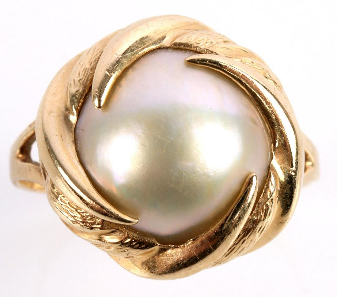 14KT GOLD MABE PEARL RING SZ 9: 14kt yellow gold ring with solitaire Mabe Pearl measuring approximated diameter of 12mm. Total weight 3.7 grams. Size 9 This lot has a reserve.