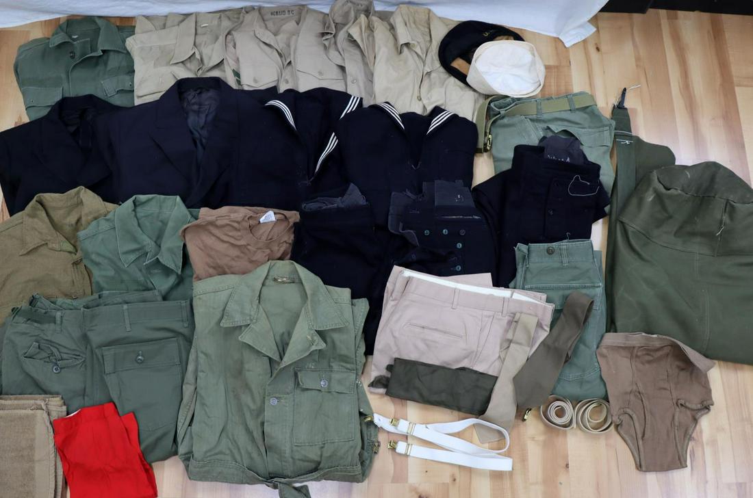 SEABAG FULL US NAVY & US ARMY WWII VIETNAM UNIFORM: US Navy enlisted Cracker Jack uniforms, officer tunic, US Army HBT coverall and much more, even clean underwear. Truly unsearched, sizes medium to large.