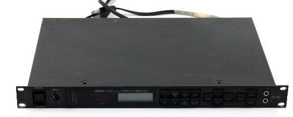 YAMAHA SPX900 DIGITAL MULTI EFFECTS PROCESSOR: The Yamaha SPX900 features 16-bit analog-to-digital and digital-to-analog conversion technology, with sampling at 44.1kHz. The mono input and a stereo output are unbalanced, with a level switch to sel