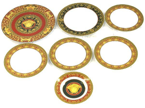 7 ROSENTHAL VERSACE MEDUSA PATTERN PLATES W/ BOXES: Set includes: a 7.25 inch luncheon plate, (1) 9 inch plates, (2) 8.75 inch soup bowls, a 10.5 inch plate, and (2) 12 inch charger plates. All in excellent condition with original boxes.