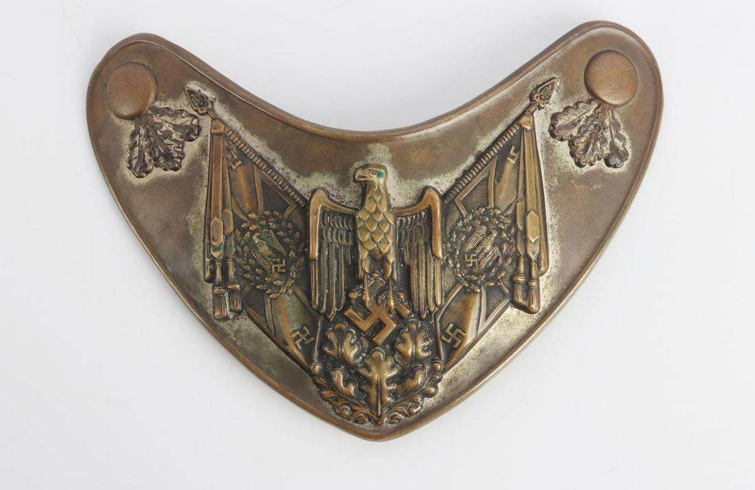 WWII GERMAN THIRD REICH FLAG BEARERS GORGET: German WWII Army Regimental Standarte Flag Bearers Gorget. Measures 7 1/8 X 4 7/8 inchestall. The front shows a German eagle clutching a swastika in his talons in the center. The eagle isflanked by a