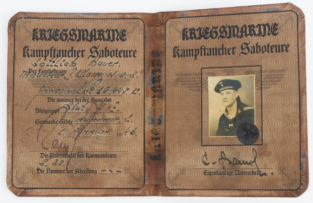 WWII GERMAN KRIEGSMARINE KAMPFTAUCHER AUSWEIS: WWII German Kriegsmarine ausweis. Cover reads "Kriegsmarine Kampftaucher Saboteure". Photo of Kriegsmarine sailor in uniform with beret. Very good condition. 4 X 5 inches. Unauthenticated, sold as is.