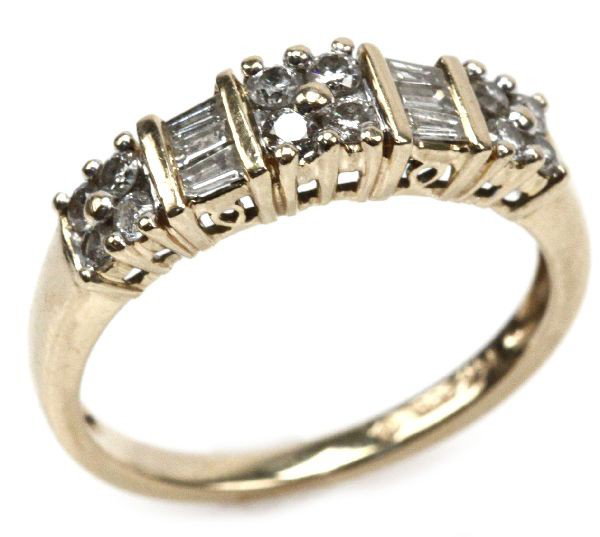 LADIES 14K YELLOW GOLD AND DIAMOND RING: Ladies 14K yellow gold and diamond ring. Features approx. 0.44 cts. round cut bar set diamonds, separated by accent baguettes. Size: 6.75 Weight: 3.0 g Condition: Very Good