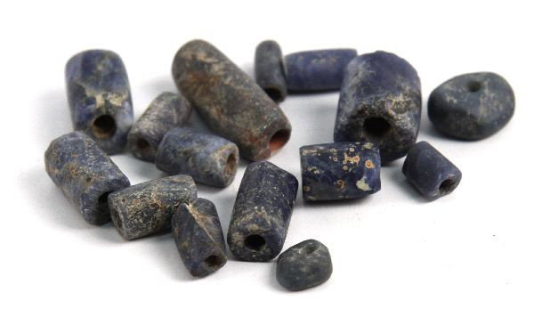 15 PRECOLUMBIAN SODALITE BEADS TIWANAKU CULTURE: Grouping of Pre-Columbian Sodalite beads, atypical to the Tiwanaku culture of Lake Titicaca Bolivia, 4 to 16mm in size, EX: Russell Hicken collection.