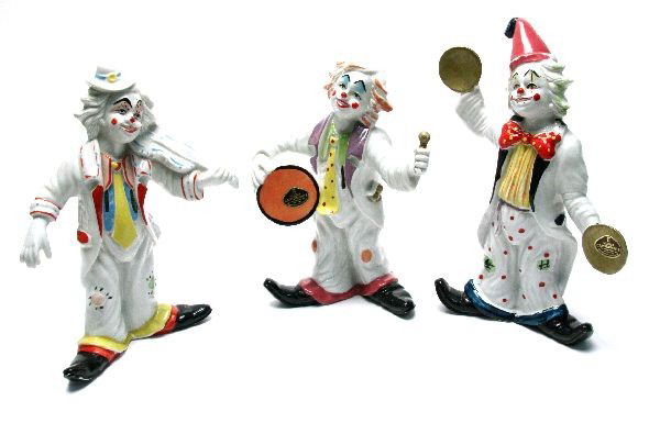 3 NUOVA CAPODIMONTE PORCELAIN CLOWNS: Three Nuova Capodimonte porcelain clown figures. Each measures approx. 8.75 by 5 by 3 inches. Features Nuova makers mark. Some paint loss, overall in very good condition.