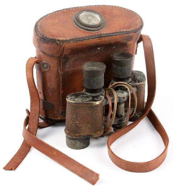 WWI US ARMY SIGNAL CORPS BAUSCH & LOMB BINOCULARS: WWI Signal Corps US Army Bausch & Lomb Optical Co Binoculars. "Prism stereo, 30mm apert., 6 power". Serial number EE300086. Comes with original Bausch & Lomb case (strap is broken), with working compa