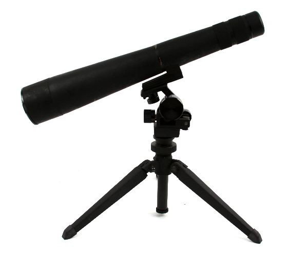 BSA SPOTTING TELESCOPE: BSA spotting telescope. Some wear and scratches, but overall good condition.