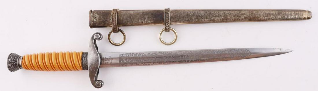 WWII GERMAN REICH HEER OFFICER DAGGER W SCABBARD: WWII German army officer dagger. Blade is inscribed on both sides, makers mark "Alcosa Solingen" on ricasso. Molded dark orange celluloid grip. Blade length is approximately 9 3/4 inches. Good conditi