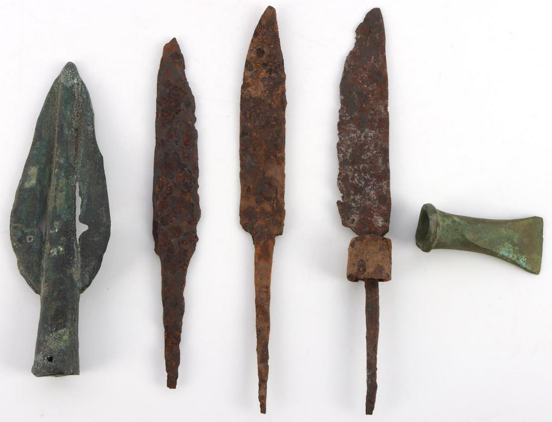 ANCIENT GREEK AND VIKING ARROWHEAD AND KNIFE LOT: Arrowhead is bronze and dated between 1500 - 1100 B.C. and the knives are dated between 9th - 12th century A.D. Measurements range 4 3/8 - 12 inches. Relic condition.