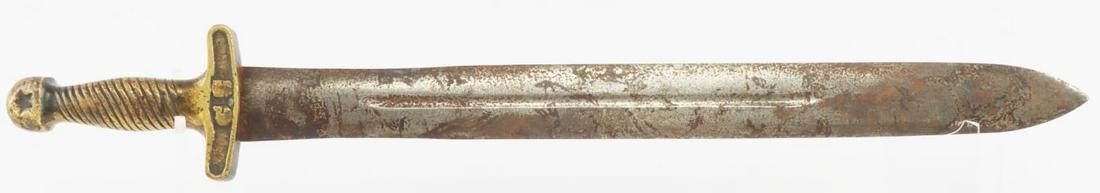 CONFEDERATE STATES ARTILLERY SHORT SWORD: Steel blade with brass handle. No maker's marks. Oxidation present with usage wear. 24 1/4 inches. Very good condition overall. This lot has a reserve.