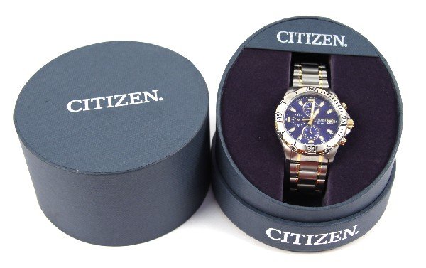 CTIZENS CHRONOGRAPH WR100 MENS WATCH: Citizens Chronograph WR100 men's watch, with blue face, base is stainless steel. Weight: 121 g. Condition: Overall in very good condition, MIB.