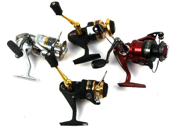 FOUR FISHING REELS PENN QUANTUM SHIMANO: Four fishing reels. Penn 420 & 430ssg, Shimano Sahara, and Quantum PT Kinetic PT20. All appear in unused condition.