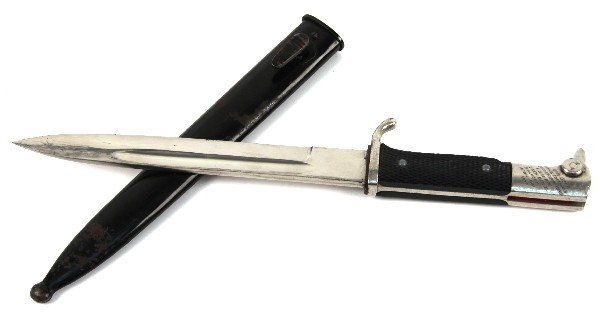 GERMAN WWII THIRD REICH DEDICATED BAYONET MALMEDY: German WWII Third Reich bayonet with dedication. Dedication reads "Uns.Gefr Hans Lottmann zur erinnerung 1, Gruppe Lsch Batl. B. Malmedy April-Mai 1941." Malmedy was the site of the 1946 Malmedy Massa