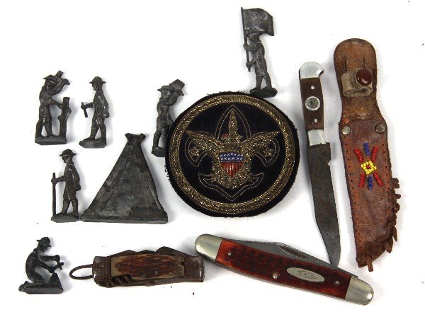 LEAD TOY BOY SCOUT FIGURES CASECOMPASS KNIFE LOT: Collection of lead toy boy scouts, boy scout bullion patch, boy scout beaded compass knife, Case 06247 knife.