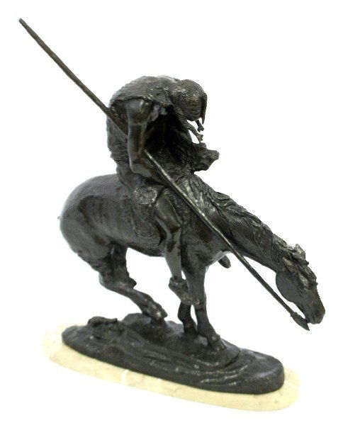 J. E. FRASER BRONZE THE END OF THE TRAIL: Bronze of the famous The End of the Trail, by James Earle Fraser (American, 1876-1953). 21 inches tall on white marble base. J. E. Fraser signature near base of statue. Excellent condition.