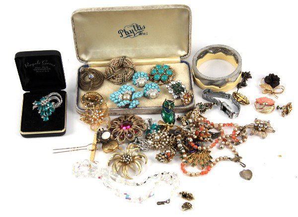 DEALERS LOT OF NAMED BROOCHES EARRINGS AND MORE: Dealer lot of vintage estate named brooches, earrings, and more including Monet, Avin, Van Dell, Kramer of NY, Coro, Jamoz, Marboux, sterling silver wings (22 grams), some gold piece (1 gram), and muc