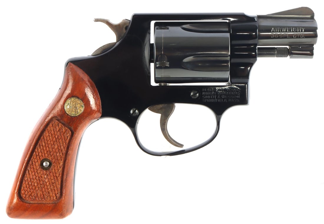 SMITH & WESSON MODEL 37 AIRWEIGHT REVOLVER .38 SPL: Barrel measures 1 7/8 inches. Slight play in the hammer. Bright and clear bore. Comes with box and paperwork. Very good condition. FFL required for transfer. No international shipping. Know your state