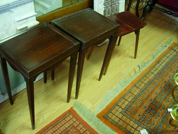 ANTIQUE TABLE LOT OF 3 2 SMALL MAHOGANY TRAY TO: ANTIQUE TABLE LOT OF 3 2 SMALL MAHOGANY TRAY TOP CHAIR SIDE TABLES 18"H 12"W 10"D AND I FOLDING MINI TABLE "IF IT FOLDS ASK HOWE" 1 PARK AVE., NY 1927 14" H 14"W 9"D SOME WEAR BUT STILL NICE LOT OF MI