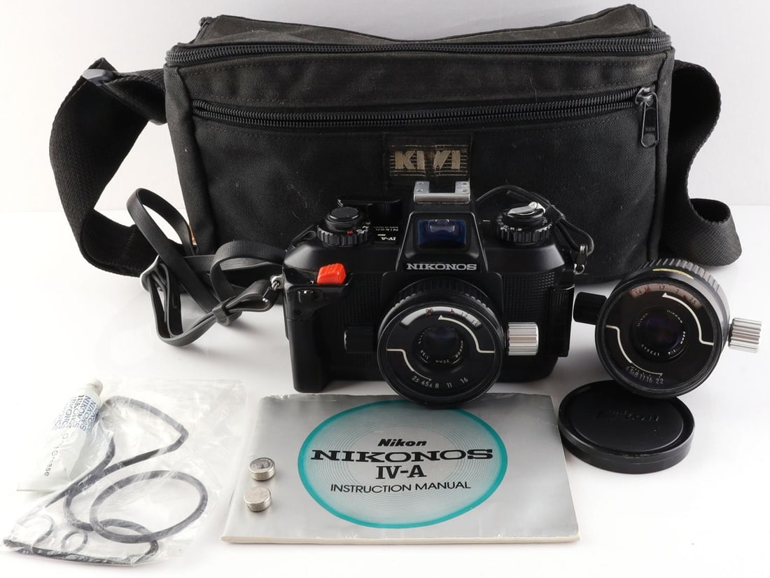NIKON NIKONOS IV-A UNDERWATER WITH EXTRA LENS: Advances and snaps, with extra 80 mm lens, 35 MM camera .