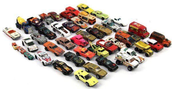 40 ASSORTED DIE-CAST HOTWHEELS, MATCHBOX, TOMICA: 40 Vintage Hot Wheels, Lesney Matchbox, Tomica, Majorette, and Johnny Lightening. Mostly 1970s Hot Wheels cars. All are loose and in played condition. Overall condition is fair - very good.