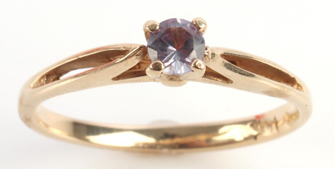 14K YELLOW GOLD ALEXANDRITE SOLITAIRE RING SZ 6.75: Stamped "14K" inside shank. In very good condition. Stone measures 3.36 millimeters. Total weight 1.7 grams. This lot has a reserve.