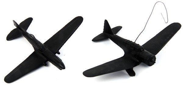 IDA MITSU T-98 ALB & P-40 RECOGNITION MODEL: WWII IDA Mitsu T-98 & P-40 recognition models. Mitsu T-98 dated 06-42, scale 1/72, color black. Measures 4.75 inches long, wingspan 7.5 inches. P-40 dates 4-44, scale 1/72, color black. Measures 5 inc