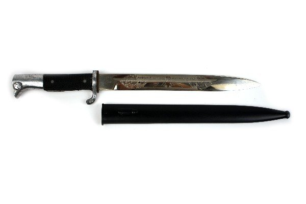 WWII GERMAN SINGLE ETCHED DRESS BAYONET KLAAS: WWII German single etched dress bayonet, maker marked Robert Klaas, Solingen. Etching reads "Fur Erinnerung an meine Dienfezeit" [In remembrance of my wartime service]. Minor oxidization to nickel pla