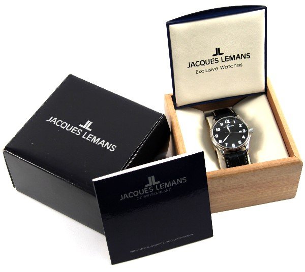 MENS JACQUES LEMANS WATCH IN BOX: Men's Jacques Lemans exclusive watch in original inner and outer boxes. Features leather band with little wear. Size: 9.5 Condition: Overall in very good condition.