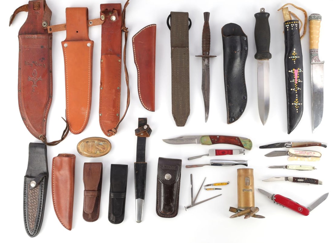 4 FIXED BLADE DAGGERS & VINTAGE LEATHER SHEATH LOT: Large lot of daggers, pocket knifes, and leather sheaths. Each dagger has corresponding sheath, no markings to blades except for SCHRADE USA LB7 with Schrade sheath. Folding pocket knives include Case