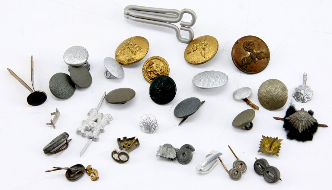 LOT OF VARIOUS WWII GERMAN UNIFORM BUTTONS: Lot of 33 various WWII German uniform buttons, numbers, collar tab pins and more. Good condition, great for replacing missing uniform parts.