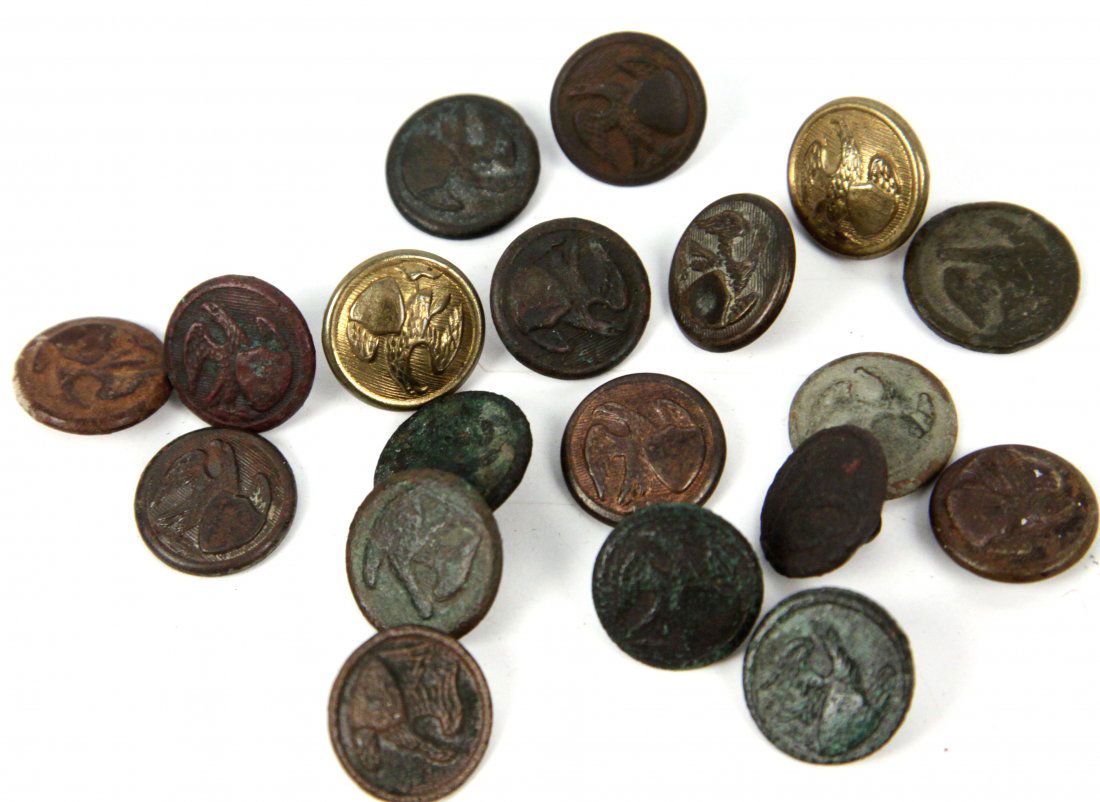 17 WAR OF 1812 15MM INFANTRY BUTTONS: Collection of seventeen excavated War of 1812 Infantry buttons, two additional modern copies are included for reference. All measure 15 millimeters. Some are back marked but not discernible, good exca