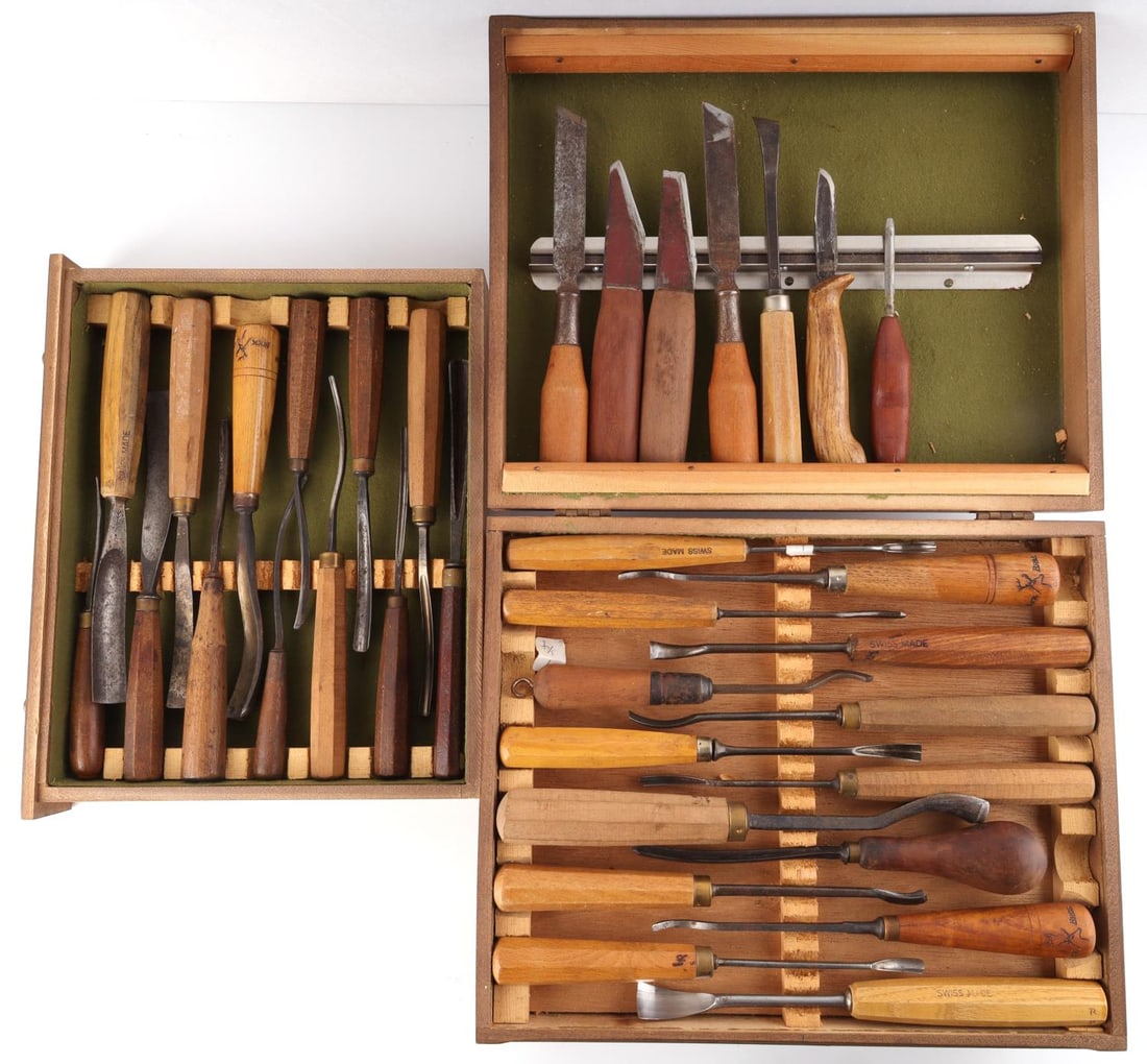 31 MIX SWISS MADE & BUCK BROS. WOODWORKING TOOLS: With chisel box, used but good condition.