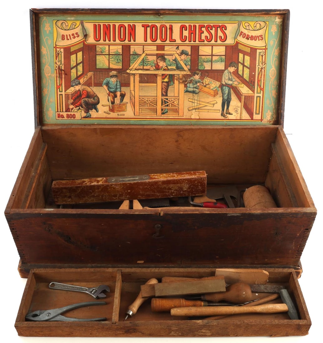 BOYS UNION TOOL CHESTS NO 800 WOOD WORKING TOOLS: Very good condition. Good variety of wood working tools. Box measures 19 5/8 X 9 1/2 X 7 inches.