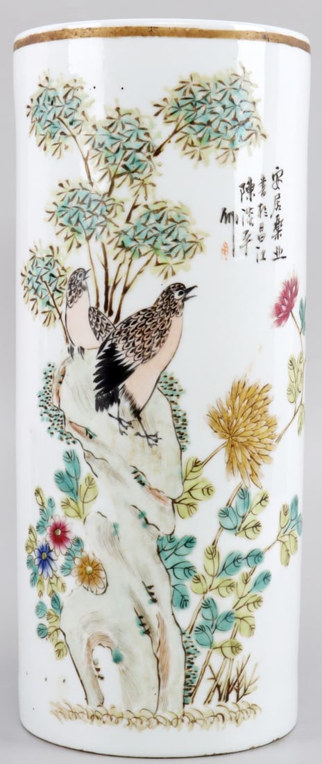 CHING QING DYNASTY STYLE FAMILLE ROSE BRUSH POT: Large Chinese porcelain brush pot with Tung Chin period mark (1862-1864). In very good condition with no chips, cracks, or repairs. Height is 11 inches and diameter is 4 3/4 inches. This lot has a res