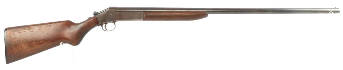 RANGER 16 GAUGE SINGLE SHOT SHOTGUN: Ranger 16 Gauge single-shot shotgun. Bright and clear bore. 30 inch barrel. Left receiver marked "Ranger." Serial numbered behind trigger guard. Steel with wood stock and foregrip. Scratching to the w