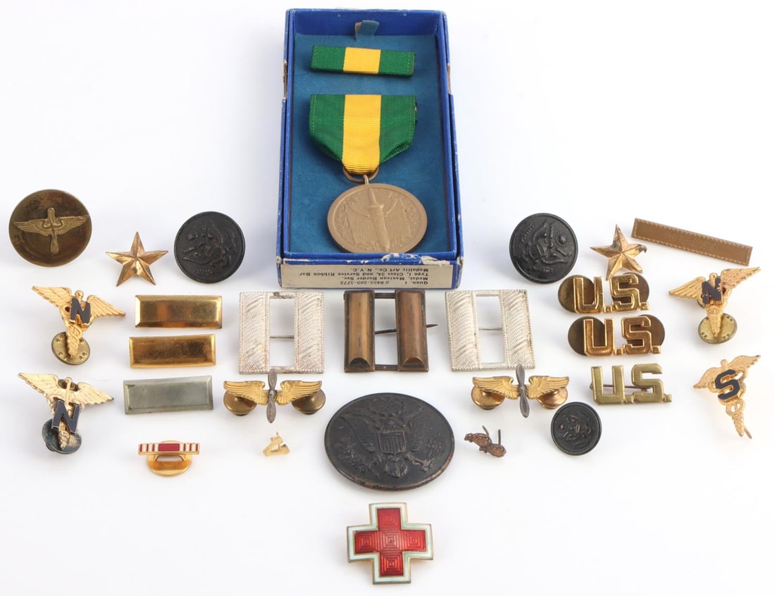 LOT OF US PINS AND MEDALS MEXICAN BORDER WAR: Lot features a variety of 27 pins with a U.S. Mexican border war medal. Pins include medical, rank insignias, pilot, and more. Very good condition. Standard sizes.