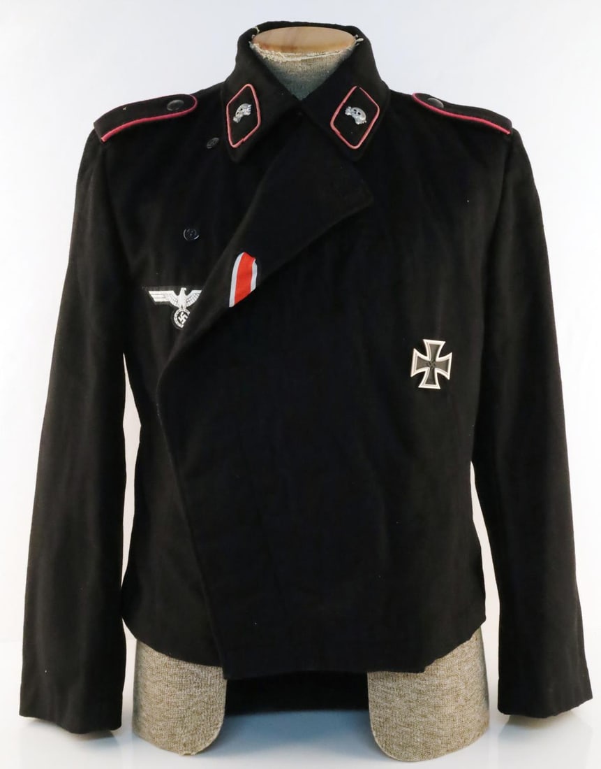 WWII GERMAN REICH WAFFEN SS PANZER EM TUNIC: WWII German Reich Waffen-SS Panzer Enlisted Men Tunic. Tunic features pink piping(for Panzer division) shoulder boards and pink piping totenkopf skull collar tabs. Tunic also features the German Heer(