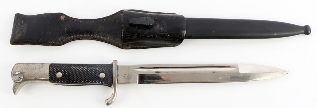 GERMAN WWII ARMY LUFTWAFFE DRESS BAYONET & SCAB: German WWII Army Luftwaffe dress bayonet & scabbard. Has an overall length of 13 5/8 inches. The steel blade is maker marked "E Pack & Sohne Solingen." Has the man swinging a hammer logo above. It mea