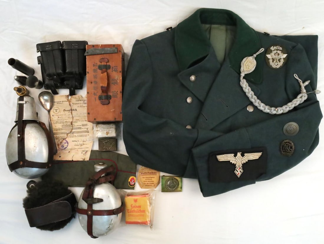 LARGE LOT OF WWII GERMAN & JAPANESE MILITARY ITEMS: Large lot of miscellaneous WWII German Reich & Imperial Japanese military items including a K-98 leather ammo pouches, German Reich patches(Polizei and Hitler Youth breast patch), German Reich badges,