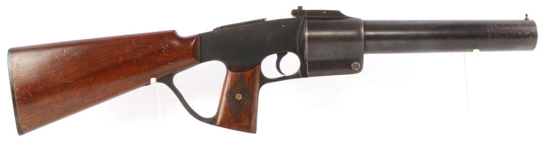 FEDERAL LABORATORIES M201-Z 1.5 CAL GAS RIOT GUN: Federal Laboratories, INC., M201-Z, 1.5 caliber, federal gas riot gun. Left side of the receiver reads, "1.5 CAL. FEDERAL GAS RIOT GUN" with manufacturer and location. Checkerd diamond design to grip.