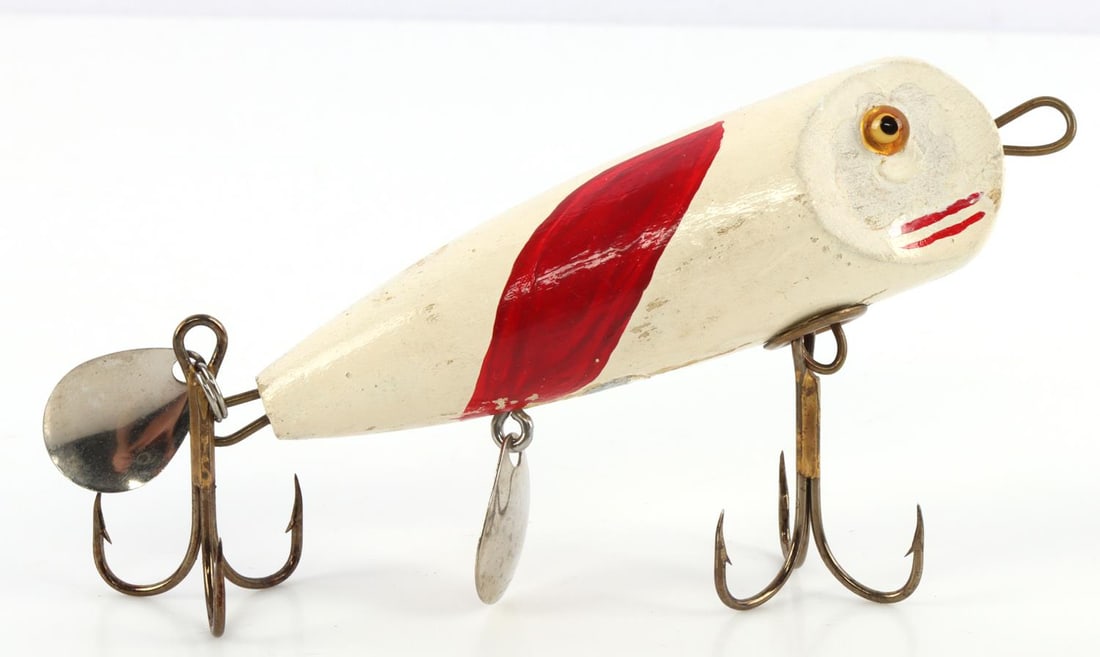 DONALY REDFIN MINNOW ANTIQUE FISHING LURE: James Donaly Co. of Newark, NJ. Circa 1911 very rare bait lure. Condition: both eyes are good, some loss to paint primarily on underside, otherwise very good for age. This lot has a reserve.