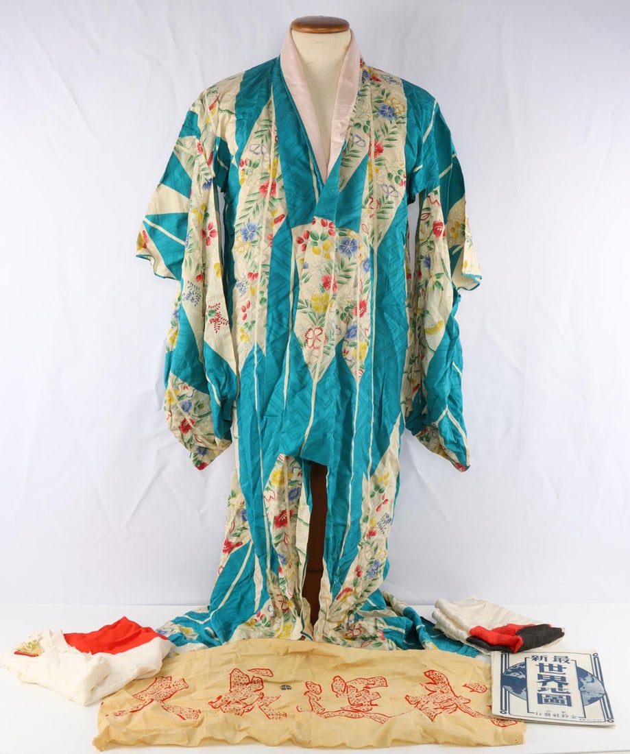 WWII JAPANESE BRING BACK 1000 STITCH FLAG KIMONO: Includes 100 Stitch Senninbari belt with a coin in center, great period kimono, Meatball silk Battle flag 37.5 X 27.5 very nice some staining present, with Private collar insignia attached, with origi