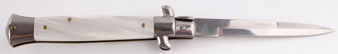STILETTO AUTOMATIC SWITCHBLADE KNIFE: Steel blade. Measures 8 3/4 inches. Very good condition.