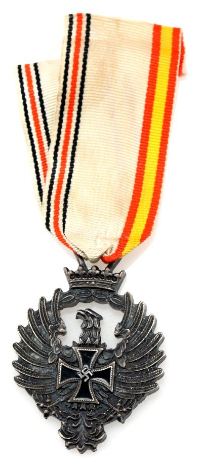 WWII GERMAN SPANISH MEDAL FOR RUSSIAN CAMPAIGN: WWII German medal awarded to Spanish volunteers in the Germans campaign against the Soviets. Many of these medals were awarded to the well known Blue Division. Excellent condition.