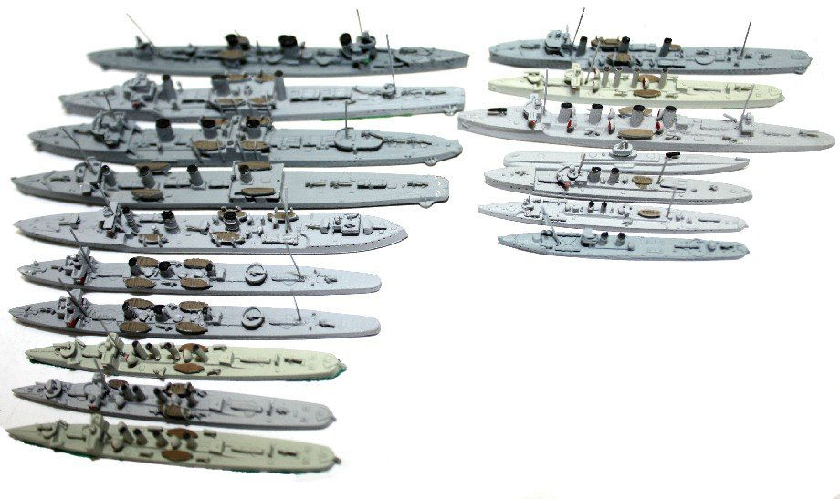 17 WWI WATERLINE SHIP MODELS RUSSIA FRANCE ITALY+: Seventeen WWI Navy die-cast recognition ID models (1:1200). Navis-Neptun models: French Arabe (460) and Intrepide (461), Italian La Masa (560) and Pegaso (566), Russian Novik (660), Pobeditel (661), a